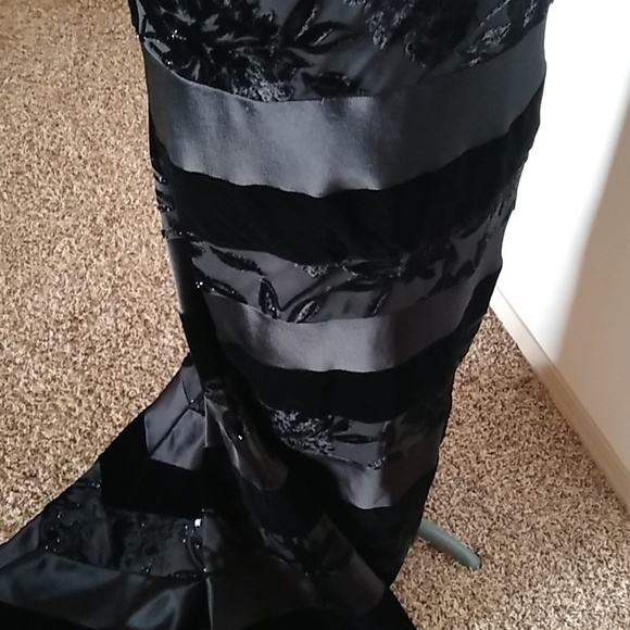 Dress - Picture 5 of 7